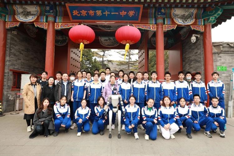 嘉宾,无疑就是来自北京信息科技大学的智能使者